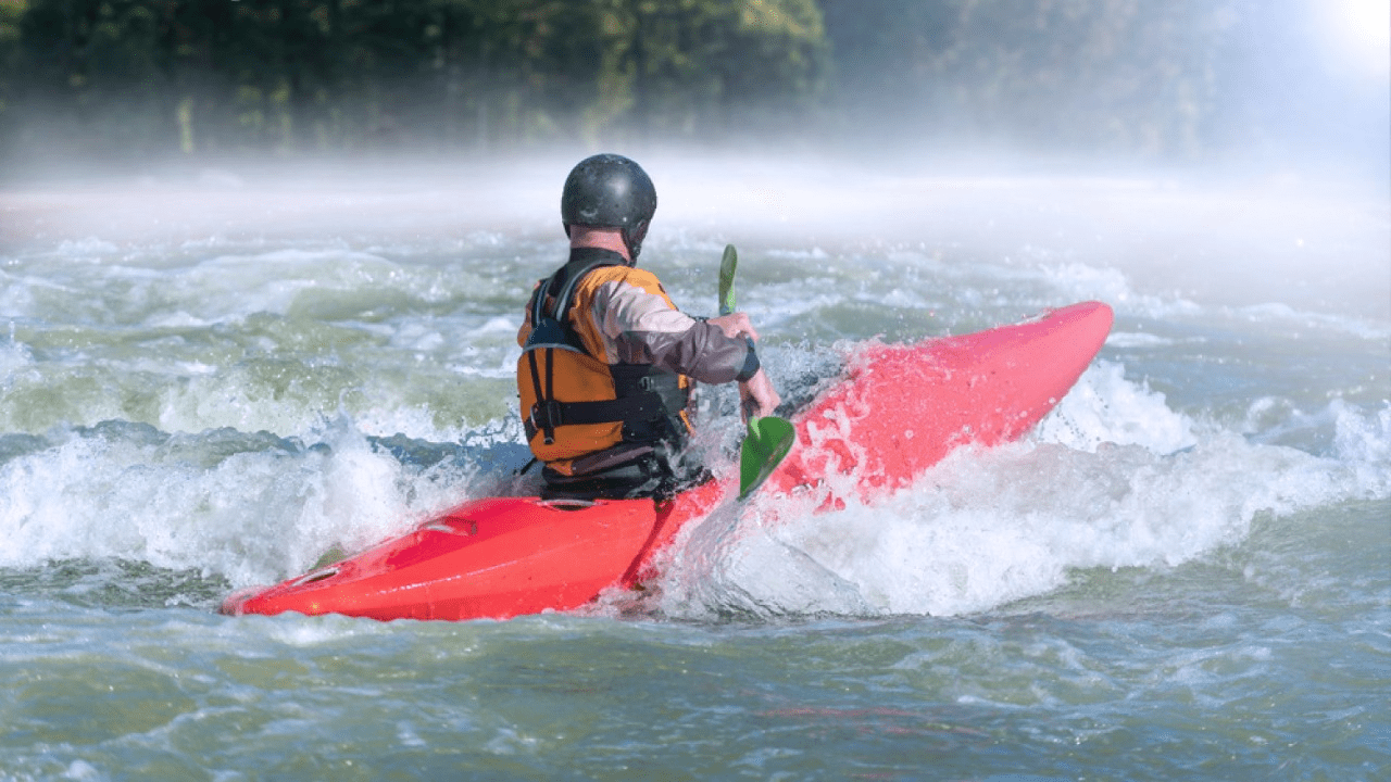 Quel équipement de protection pour la pratique du kayak en eau vive ?